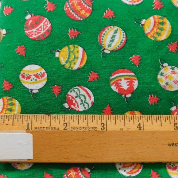 2/$10 Fabric 1.75 Yards Christmas Tree Ornaments Holiday Decor Cotton 44 Wide - Picture 3 of 4
